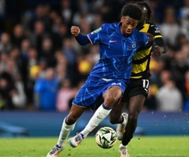 女星镜头外生活揭秘:面对高压,吸烟如何成为她们减压手段?